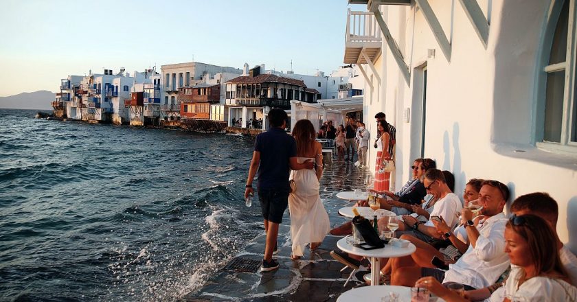 TÜRSAB: “Türk turistlerin Yunanistan'a akın etmesinin nedeni döviz baskılanmasıdır”