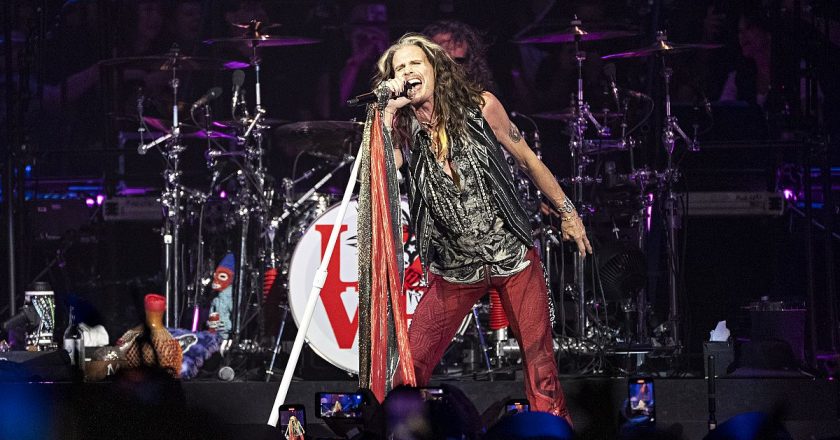 Aerosmith, solist Steven Tyler'ın sesinde kalıcı hasar oluşması nedeniyle veda turunu iptal etti