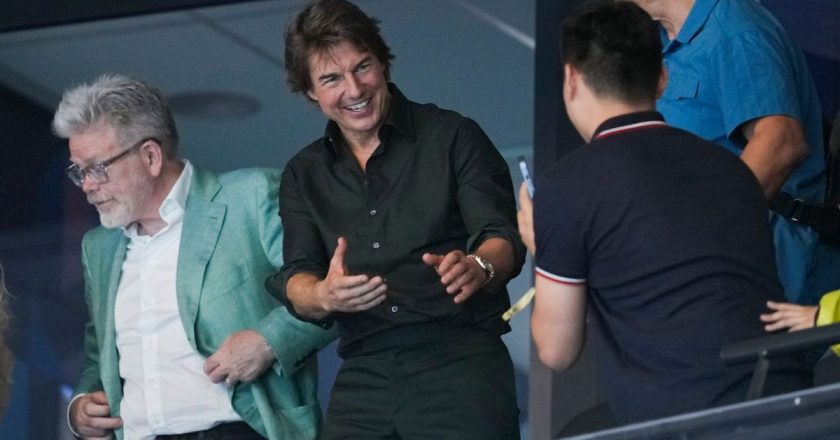 Tom Cruise, Paris 2024 Olimpiyatları'nın kapanış töreninde paraşütle atlayacak