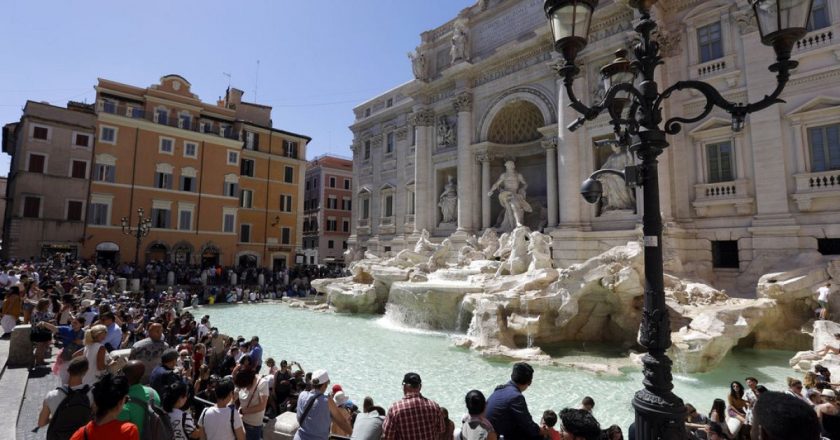 All'ordine del giorno il sistema di biglietteria per la Fontana di Trevi a Roma: 'L'obiettivo è evitare mancanze di rispetto'