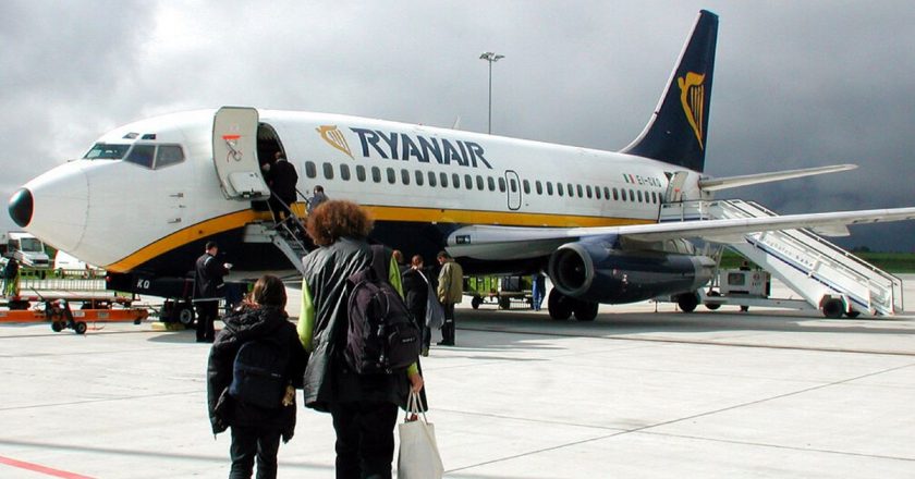 Ryanair uçağının iniş sırasında lastiğinin patlaması nedeniyle Milano’da uçuşlar askıya alındı