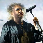 The Cure’un solisti Robert Smith, sanat eserlerini yardım amacıyla açık artırmaya çıkarıyor