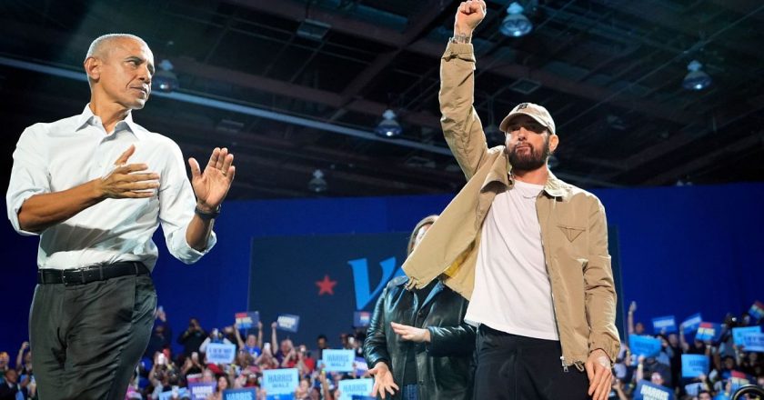 Rapçi Eminem, Kamala Harris mitinginde Barack Obama’ya katıldı