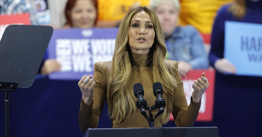 Jennifer Lopez Trump’a sert çıkıştı: ‘Burası bizim de ülkemiz’