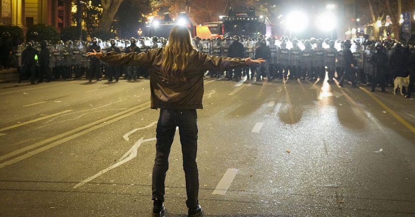 Almanya, Fransa ve Polonya, Gürcistan’daki AB yanlısı protestoculara yönelik polis şiddetini kınadı