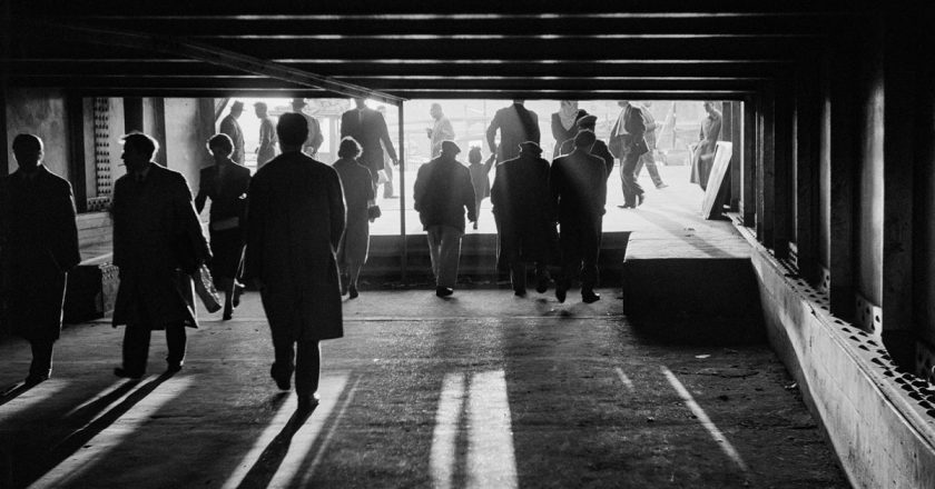 Usta fotoğrafçı Ara Güler’in yeni retrospektif sergisi “İstanbul Uyanıyor”