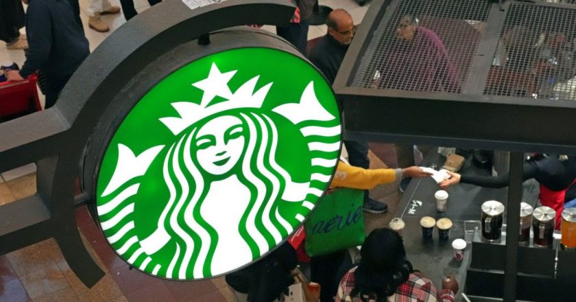 Starbucks artık mağazaya “müşteri” dışında kimsenin girmesine izin vermeyecek.