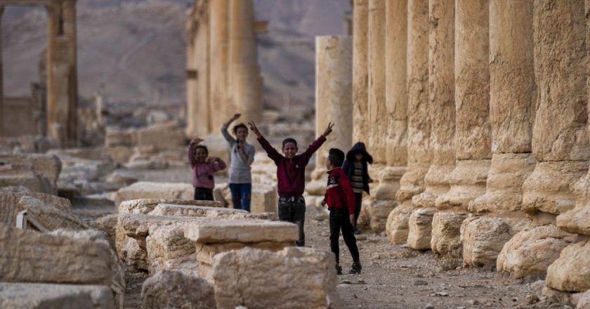 Uzmanlar, Palmira’daki Roma kalıntıları da dahil olmak üzere Suriye’nin kalıtsal bölgelerinin restorasyonunu istedi.