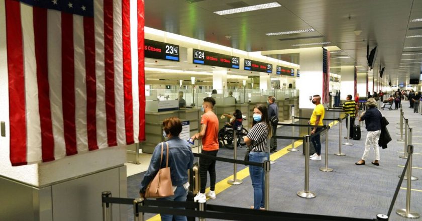 LGBTQ+ Yolcular Pasaportlardaki yeni cinsiyet kurallarından sonra bize seyahat etmemiz