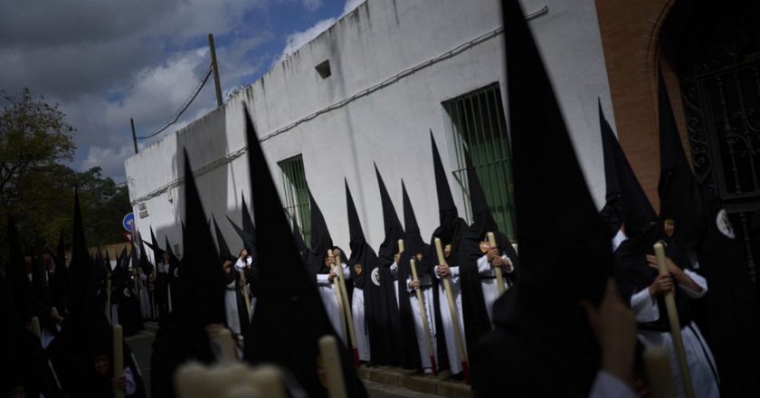 İspanyol Kutsal Haftası’ndan Ku Klux Klan’a: Kostümler Arasındaki Bağlantılar