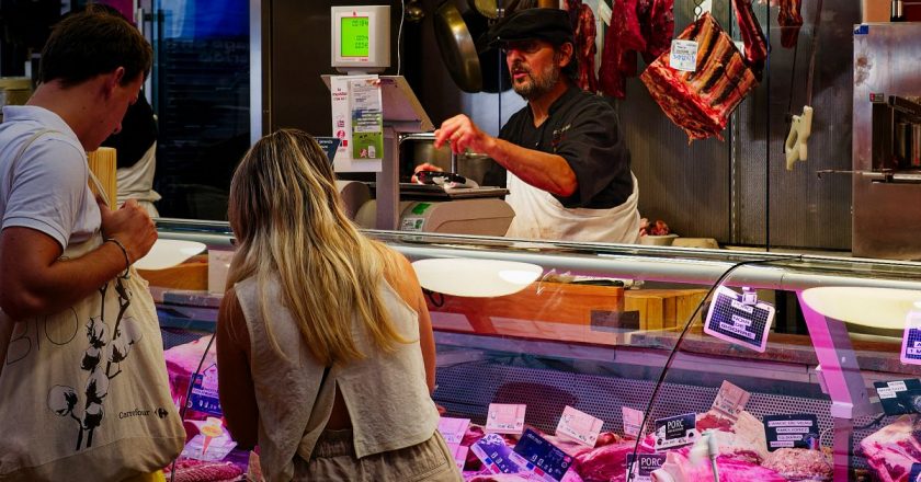 Avrupalı ​​yolcuların İngiltere’de et ve süt ürünleri getirmeleri yasaklandı