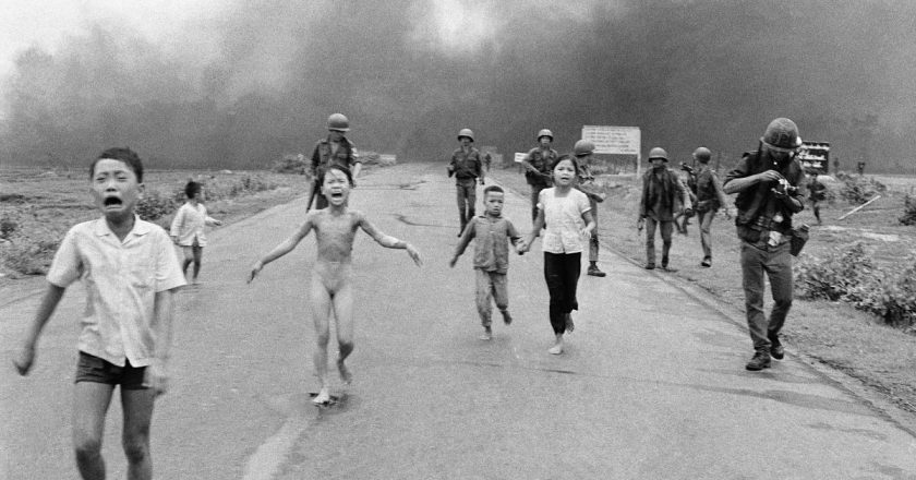World Press’in Fotoğrafları İkonik “Napalm Girl” Fotoğrafını Nick Ut tarafından askıya aldı