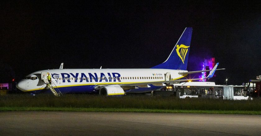 Şiddetli türbülans Ryanair uçağını inişe zorladı: Yaralılar var