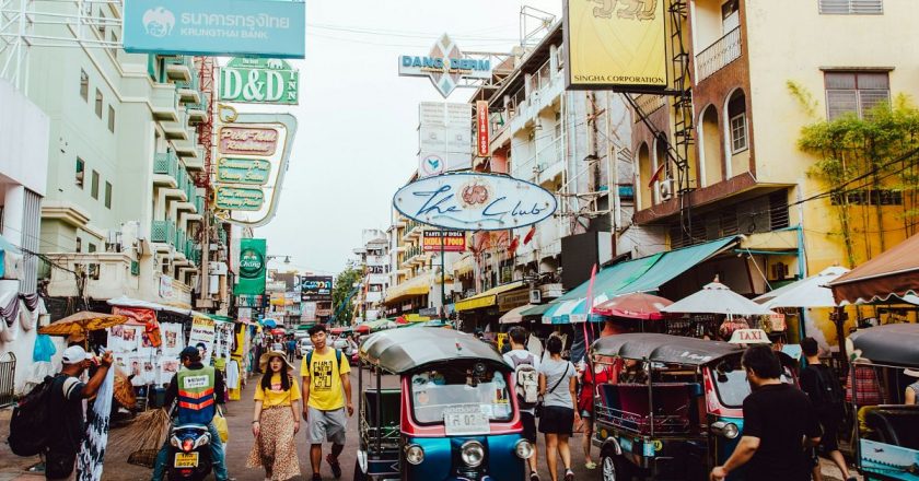 Tayland, turistlerin Kamboçya’ya kara sınırından geçişini yasakladı