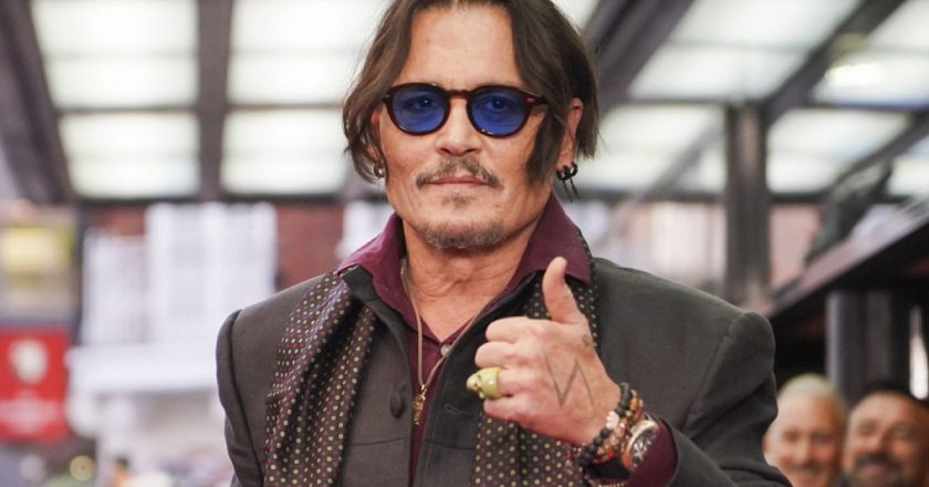 Johnny Depp, şimdiye kadarki en kişisel tablolarından oluşan sanat koleksiyonunu tanıttı