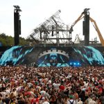 Dünyanın en büyük elektronik müzik festivali, sahnenin yanmasına rağmen başladı