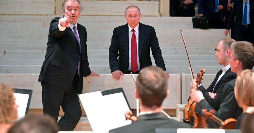 İtalya’da Putin’e yakın orkestra şefinin konseri iptal edildi