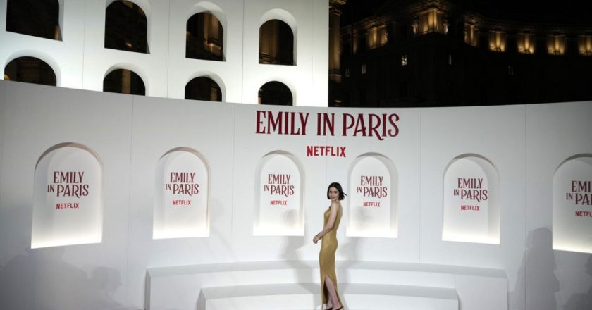 ‘Emily in Paris’ dizisinin yardımcı yönetmeni Venedik’deki çekimler sırasında hayatını kaybetti