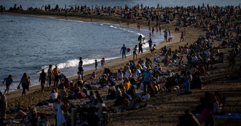 İspanya aşırı turizm önlemlerine karşın 2025’in yaz sezonunda ziyaretçi rekoru kırdı