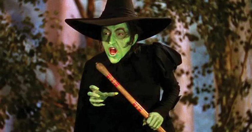 Oz Büyücüsü’nün Kötü Cadı’sının ikonik şapkası müzayedeye çıkıyor